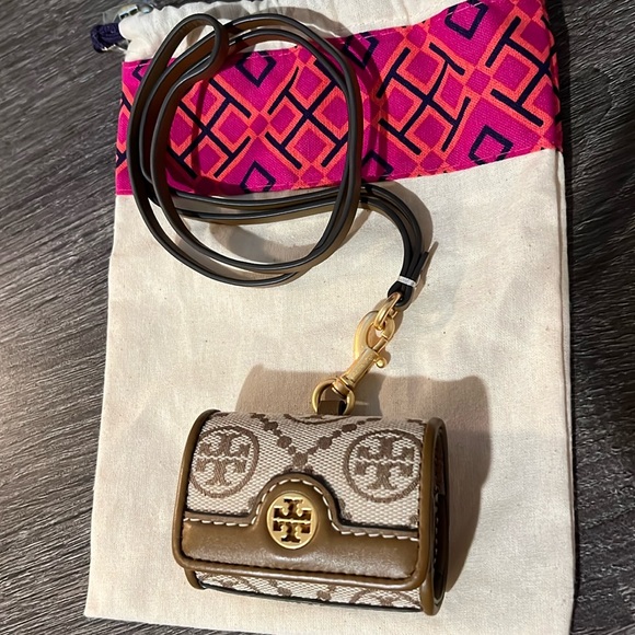 Tory Burch T Monogram Jacquard AirPod pro case hazelnut/jacquard logo - Picture 6 of 17